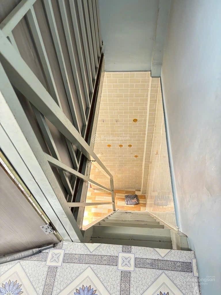 Huỳnh đình hai - 10m2 - 1 trệt 1 tầng - 1,85tỷ - cách vài căn ra mặt tiền - bình thạnh