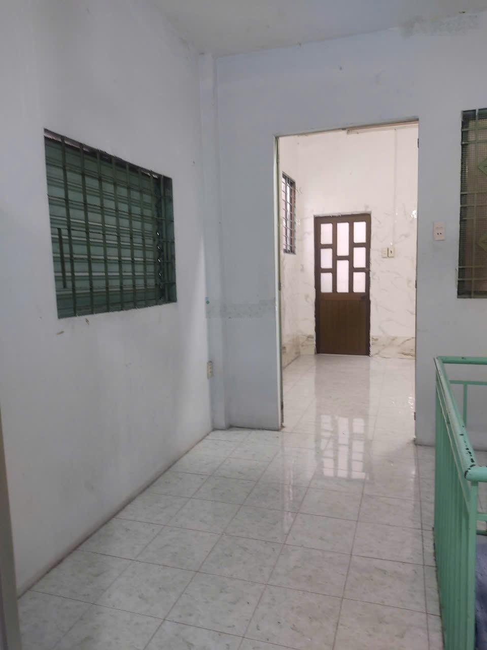 Chính chủ cho thuê nguyên căn Bà Hạt, Q10 gần Chợ NTP - Vị trí tốt - 3 tầng BTCT, 4PN - 10tr/th