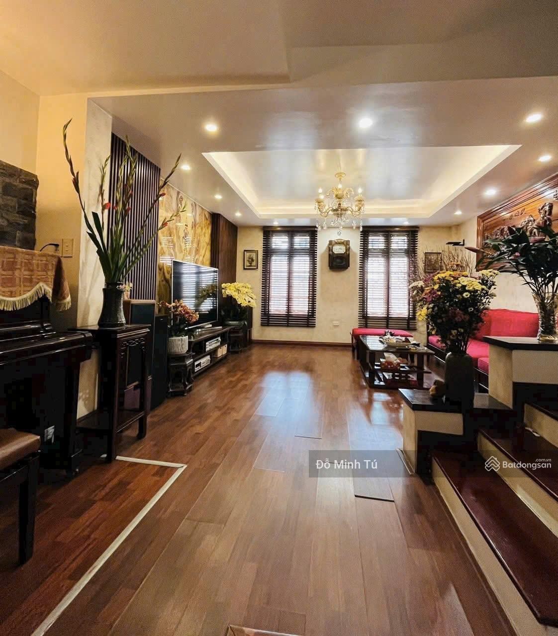 Nhà Phố Văn Cao 35m*6T, MT 4.8m, ngõ rộng 2m, cách 3 nhà ra phố, QH ổn định, gần Hồ Tây, về ở ngay