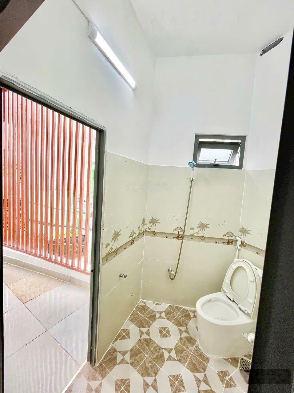 Nhà đẹp ngay chợ Thạch Đà, đường xe hơi thông. Căn góc 3 mặt tiền thông thoáng. Tiện buôn bán