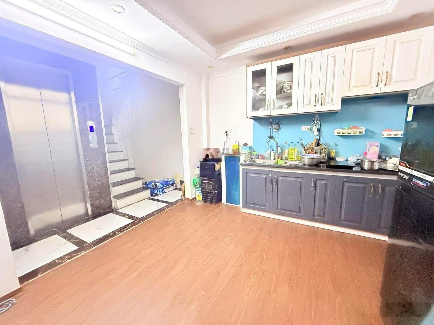 Chủ bán GẤP chuyển nhà mới - Nhà đẹp Ba Đình 7 tầng thang máy mặt tiền 6m - Ngõ thoáng đẹp hơn 8 tỷ