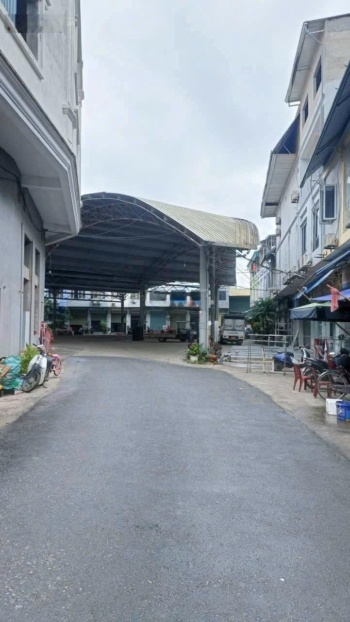 Đón sóng chuyển chợ Liên Phương, bên em có 2 căn shophouse 3 tầng