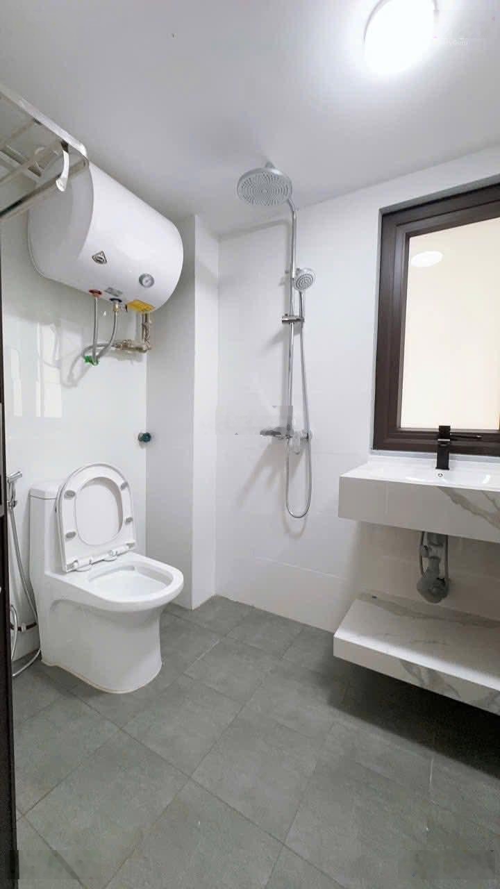 Kim Mã, Ba Đình. DT 19m² x 4 tầng, MT 3,7m, giá 5,65 tỷ. 20m ra ô tô, 50m ra mặt phố.