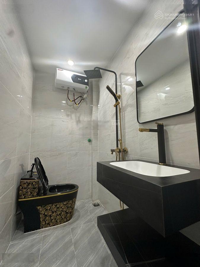 Bán gấp nhà phố Ngọc Hà- trung tâm Ba Đình, gần oto DT33m2, 7.6 tỷ