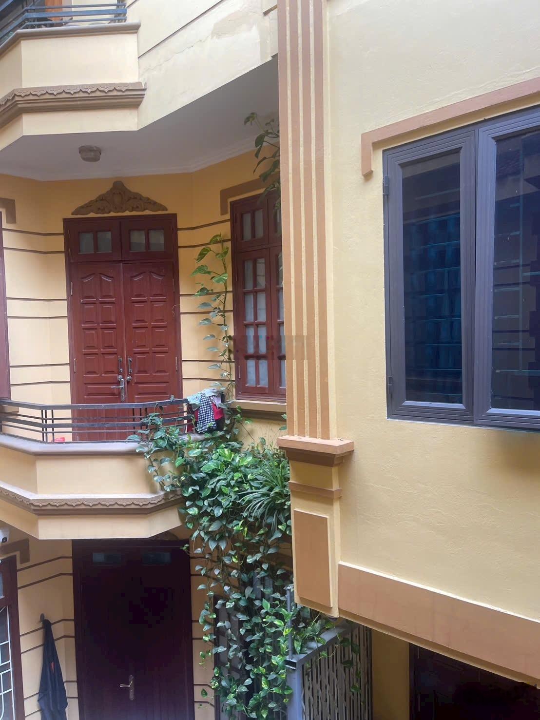 Dân xây-mặt tiền 4,6m-phân lô - ôtô đỗ cửa -nở hậu -2 thoáng nhỉnh 13 tỷ sd 45 m lõi ba đình