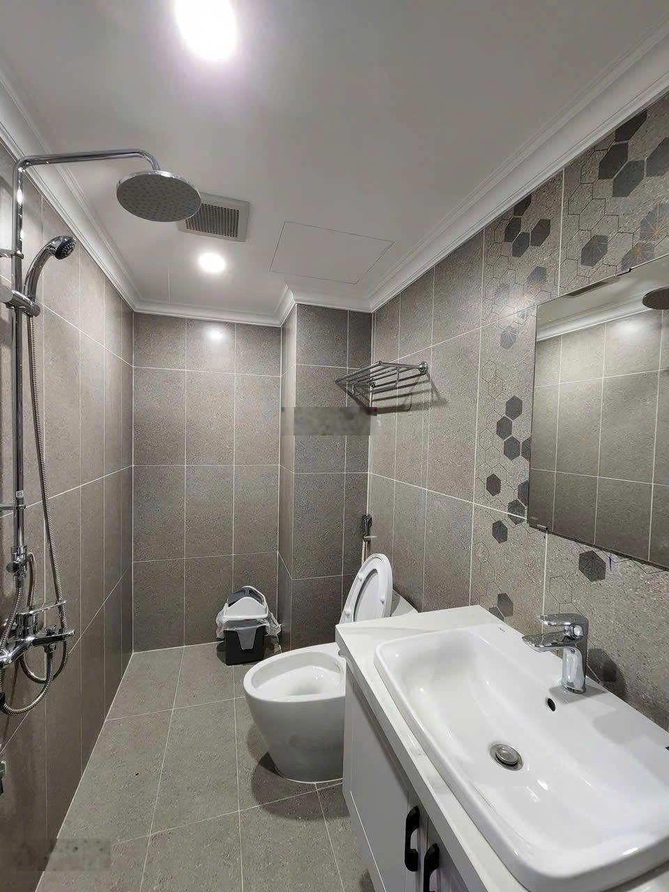 Cho Thuê Nhà Góc 2 Mặt Tiền 197 Ngô Quyền, Quận 10 - Dt 7x13m, 7tầng, Có Thang Máy