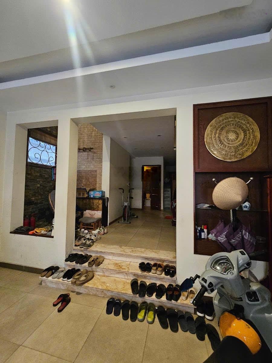 Hoa hậu phố phân lô đẹp nhất phố ngọc khánh ba đình dt 83m² 5 tầng mt 5m ô tô tránh