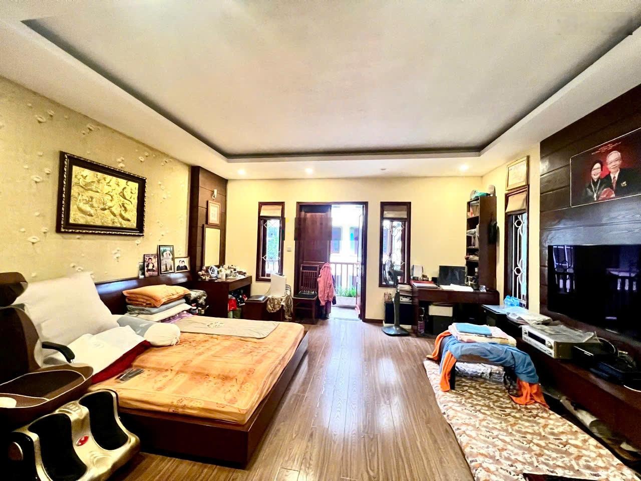 Nhà ngọc khánh , ba đình - 99m - 5 tầng - lô góc ba mặt thoáng - kinh doanh - ô tô tránh.