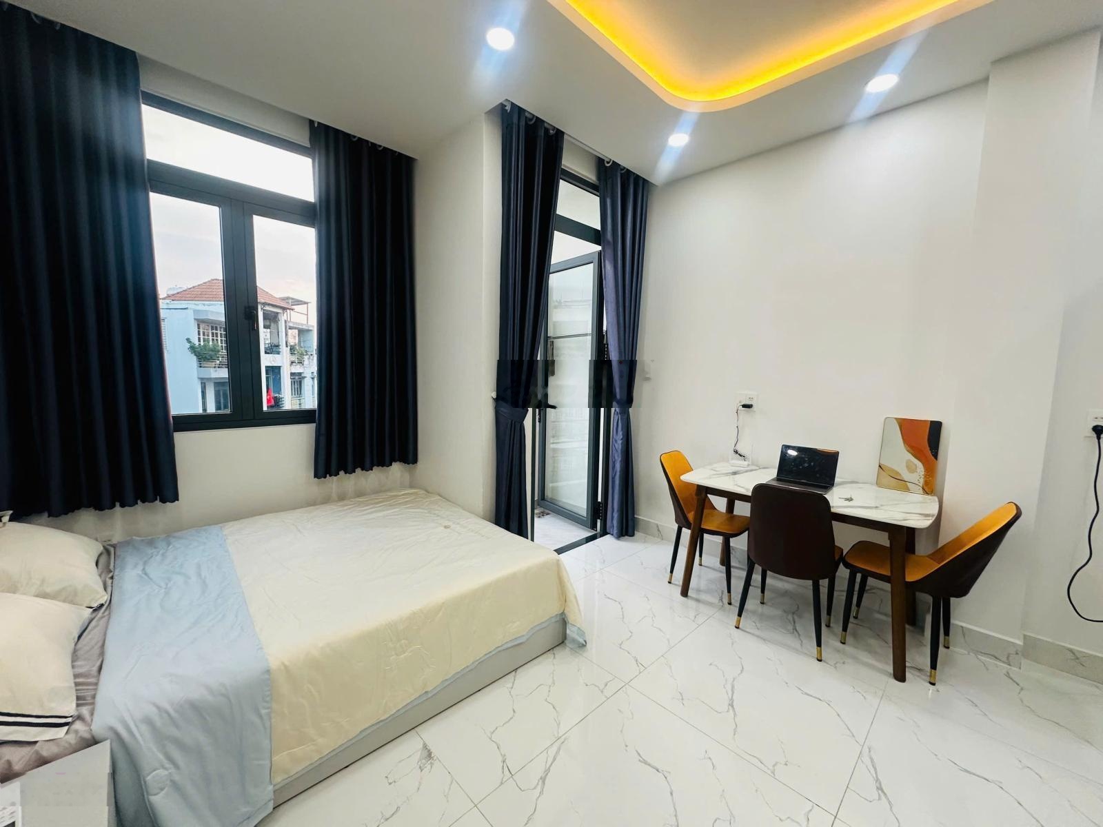 Cam kết như ảnh cho thuê phòng ban công, cửa sổ lớn gần sân bay, giáp Q1, Q3, Bình Thạnh.