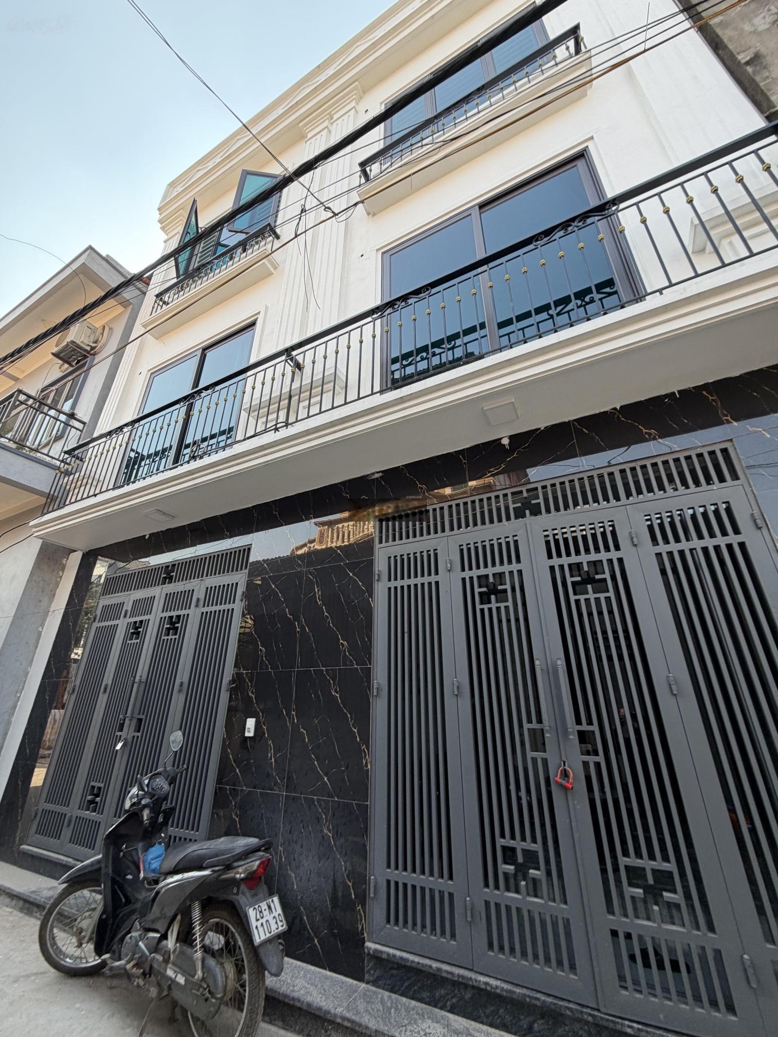 Bán nhà 31m2 giá 2tỷ750tr có 3 phòng ngủ sổ đỏ chuẩn,hiện đại không lỗi phong thủy gần đại học TDTT