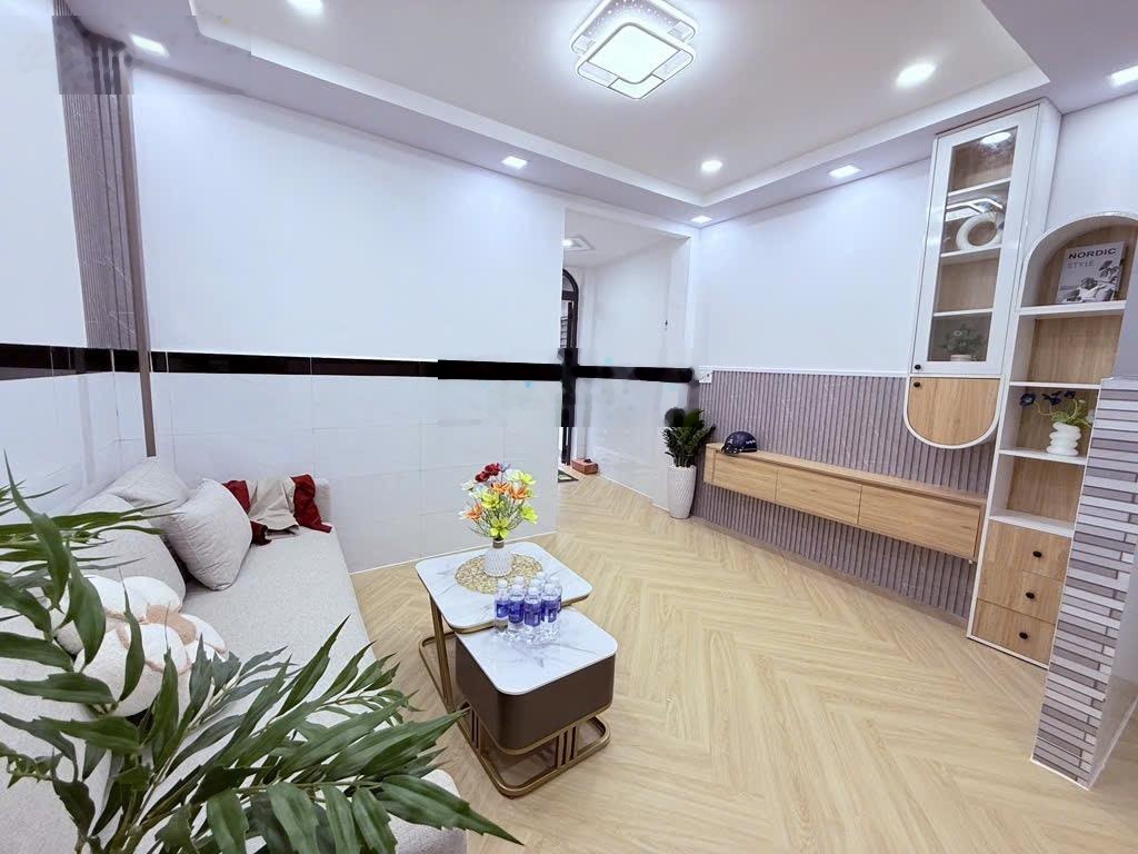 Nguyễn du ngay phan văn trị hẻm xe hơi giá 3,999 còn tl