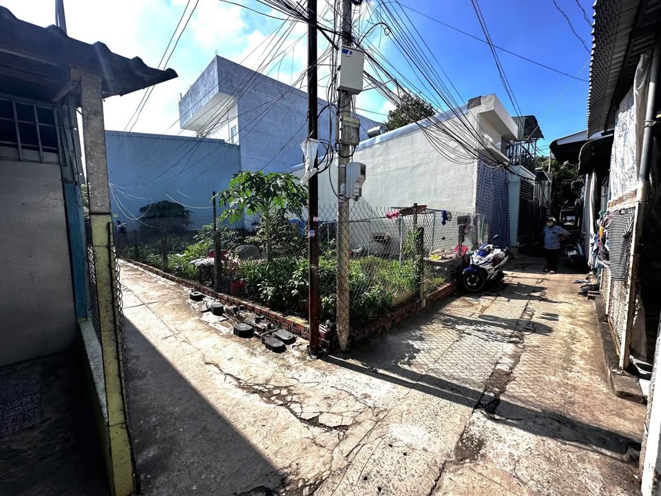 Cơ hội hiếm có để sở hữu nền đất tuyệt đẹp tại hẻm Rạch Cần Xây, phường Bình Đức, cách đường Trần Hưng Đạo chỉ 2km