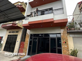 Bán nhà 3 tầng đẹp tại phường Hoàng Văn Thụ, thành phố Thái Nguyên, ngay sau siêu thị Lan Chi