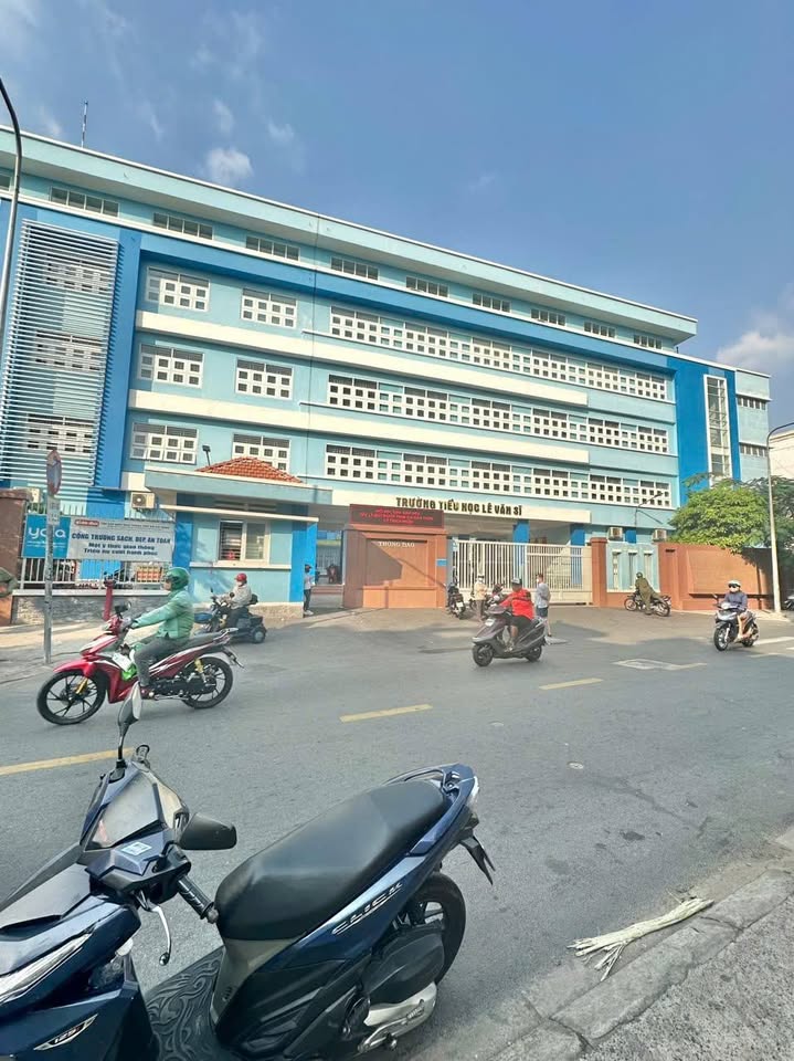 Lê Văn Sỹ, Tân Bình nhà hẻm ba gác, 3 tầng, gần sân bay, giá chỉ 5 tỷ