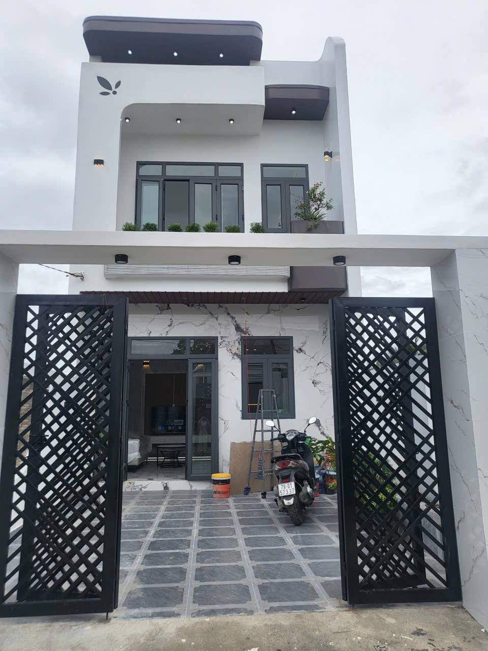 Nhà 2 tầng hoàn thiện cao cấp, 2 mặt tiền đường thông xe tải, trung tâm Diên Lạc, Khánh Hòa