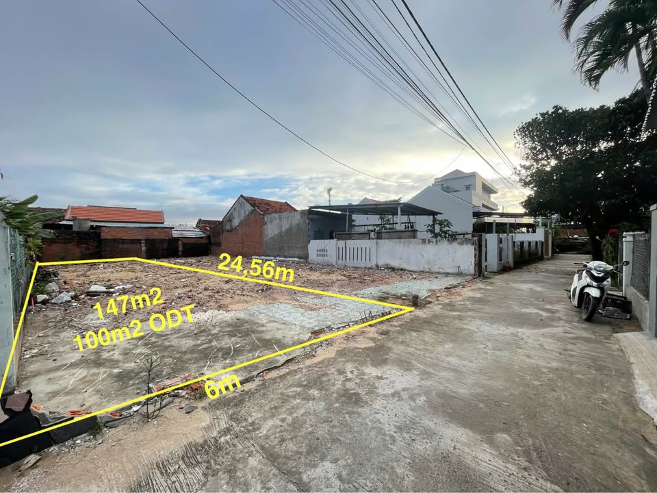 Đất Phú Yên giá rẻ, hẻm xe hơi, gần biển, sân bay