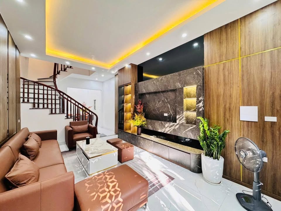 Nhà lô góc Mỹ Đình, 5 tầng hiện đại, ngõ rộng, giá chỉ 8 tỷ