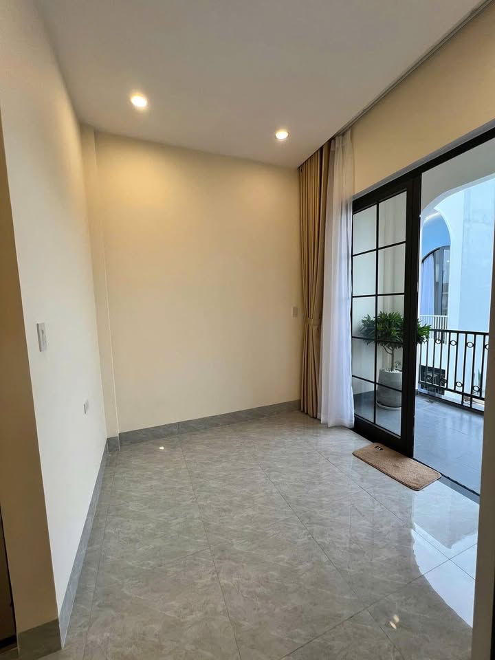 NhChào mừng quý vị đến với ngôi nhà trong mơ tại kiệt ô tô đường Hoàng Quốc Việt