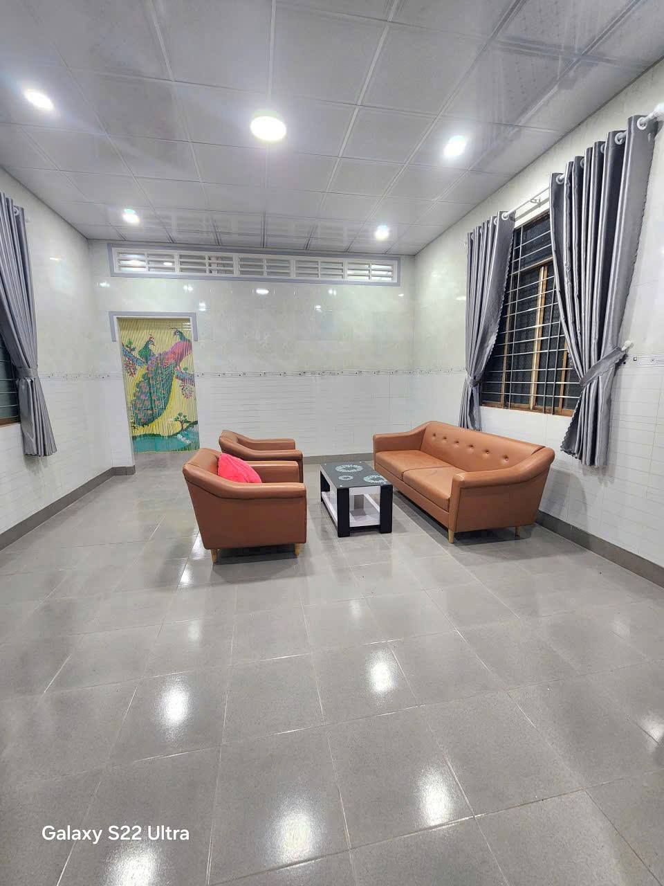 Bán nhà mặt tiền Bến Tre, 208m2, 3 phòng ngủ, sân rộng