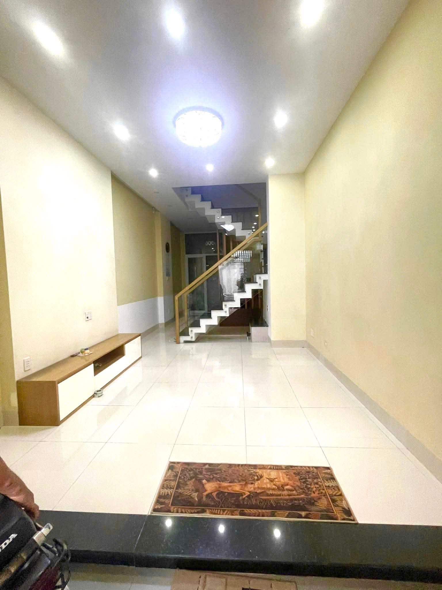 Nhà xinh 2 phòng ngủ full nội thất, Nguyễn Khuyến, Bình Thạnh, ở liền tay, giá yêu thương