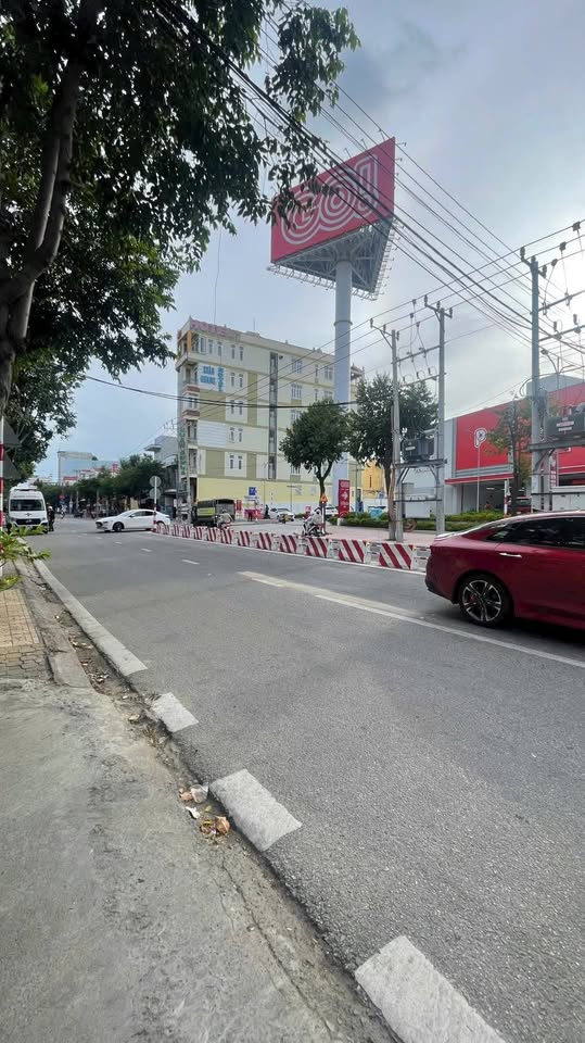 Bán nhà 2 tầng gần siêu thị Go, Phan Rang, đường ô tô tới cửa, giá 3,3 tỷ