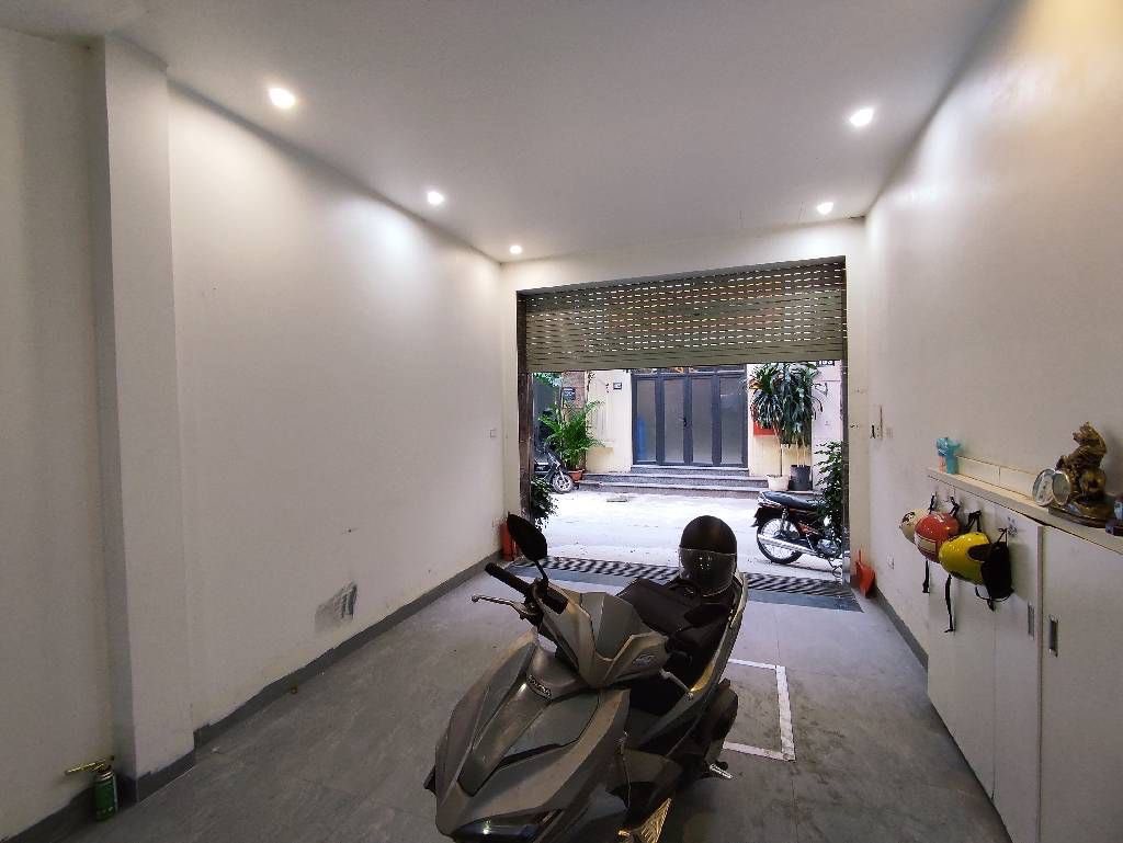 Nhà phân lô Hoàng Văn Thái 5 tầng, ô tô tránh, gara xịn, sổ a4 - đảm bảo an ninh tuyệt đối