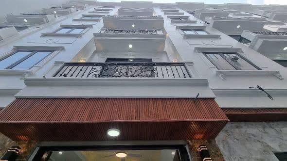 Nhà 6 tầng thang máy, ô tô đỗ cửa, 55m2, 5m mặt tiền ngõ thoáng, dân trí cao