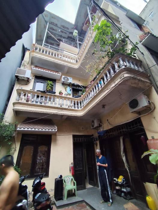 Bán nhà chung cư mini Hào Nam, 95m2, mặt tiền 9.2m, 50m ra phố