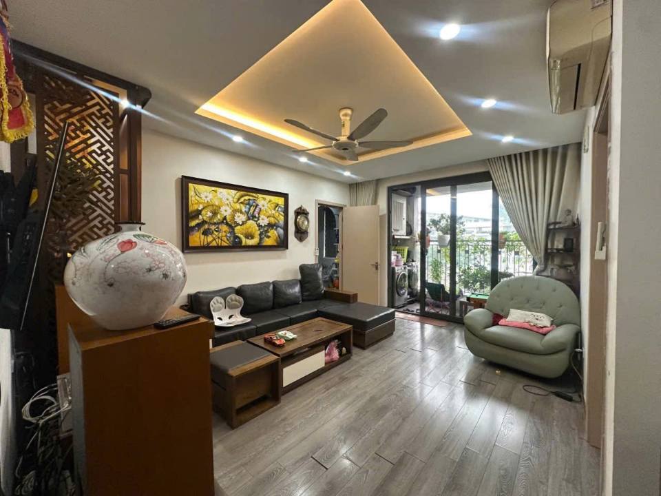 Căn hộ 2 phòng ngủ, 2wc tòa mới Việt Hưng, hướng mát, 72m2