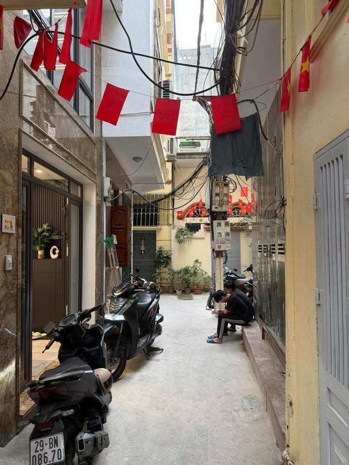 Bán nhà mới xây trung tâm Hai Bà Trưng, 33m2, 5 tầng, giá 8,6 tỷ