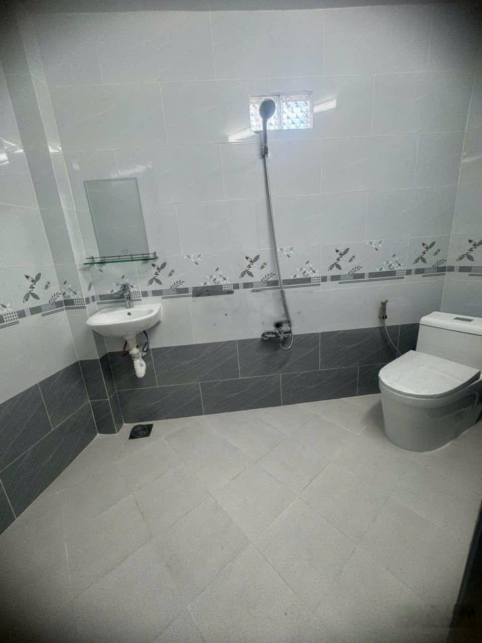 Nhà Lưu Hữu Phước P15 Q8 ngang 5mx6m, 1 lâu, 2p, 2 toilet, giá bán 1tỷ800 còn thương lượng
