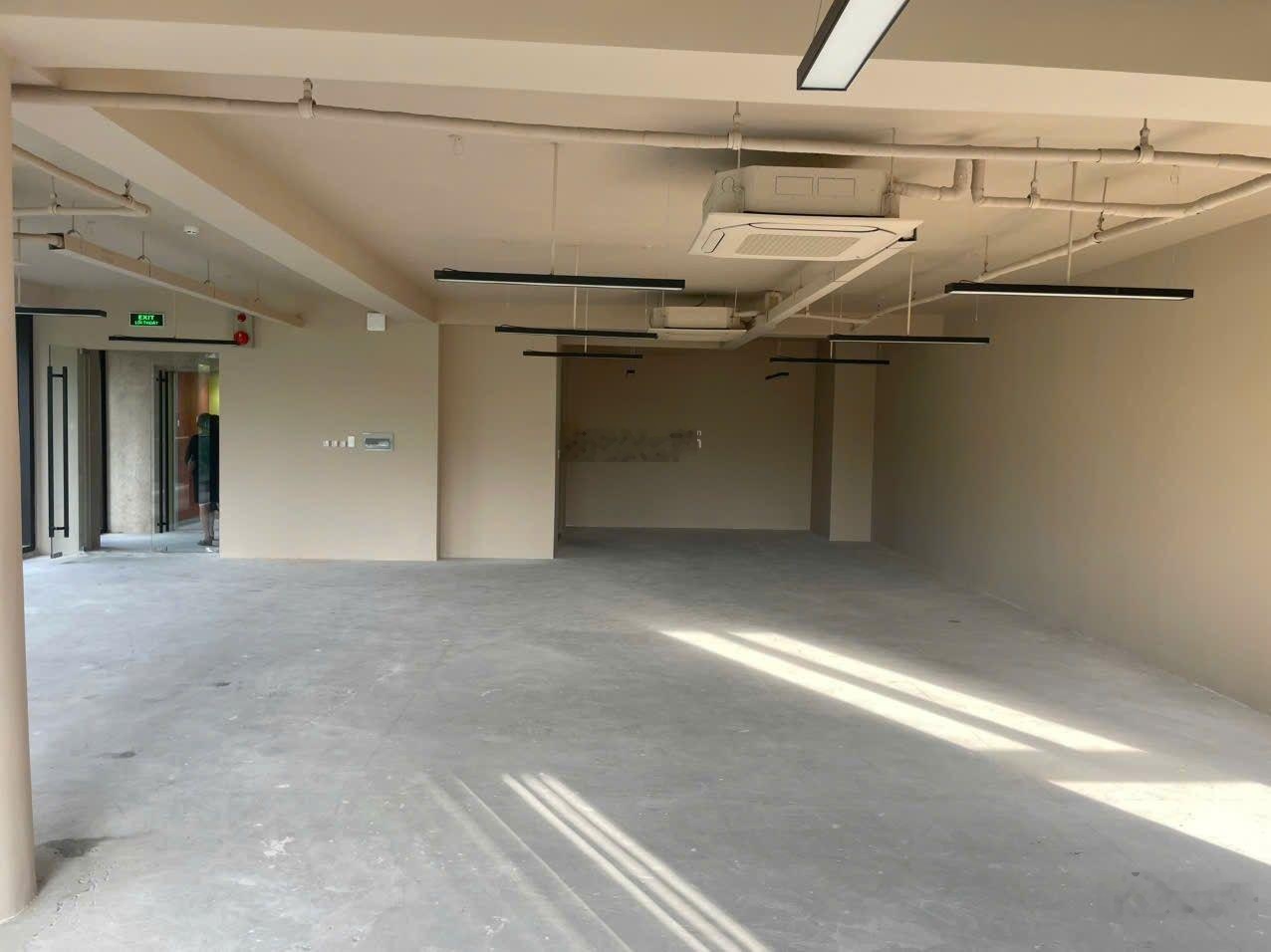 Cho thuê Toà nhà mặt tiền đường Tô Hiến Thành quận 10 .