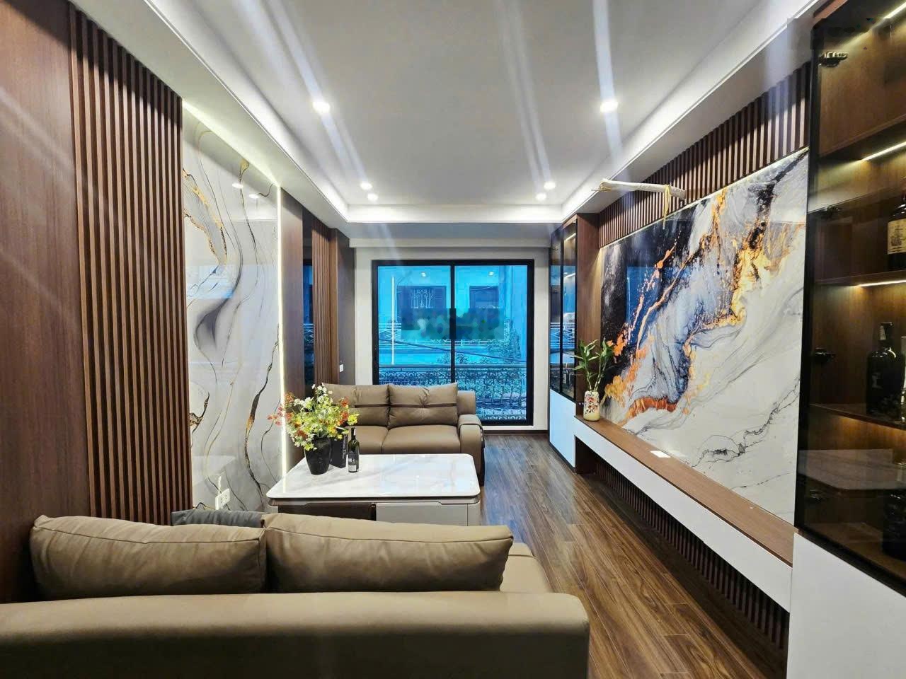 Giảm 4 tỷ còn 14 tỷ Nhà 50m², 4 tầng, mt 3.4m, siêu phẩm mặt hồ Đội Cấn, số 102 Ba Đình, gara ôtô