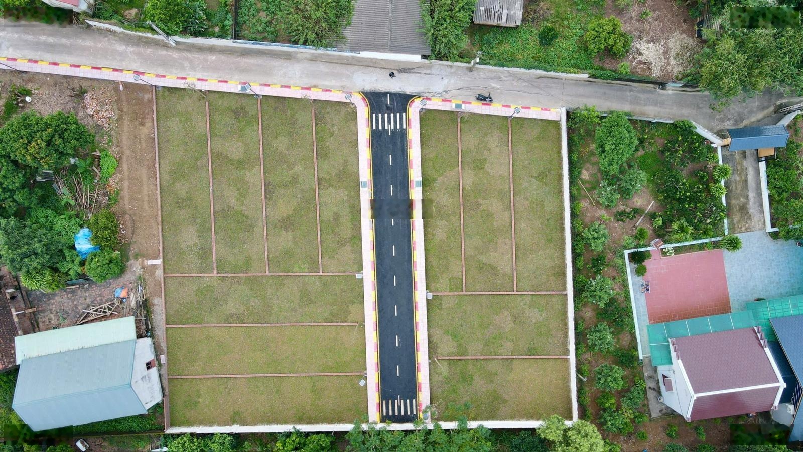 Đường trước nhà 7m , diện tích 100m2 , chỉ nhỉnh 900tr. Vợ chồng em cần bán gấp để thu hồi vốn