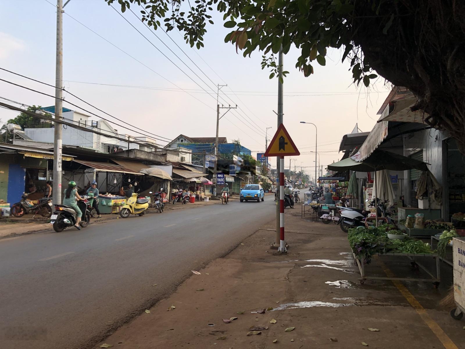 Nhà nguyên căn ngay trung tâm phường Suối Tre và gần trường học tiện kinh doanh buôn bán, giá 6,5tr