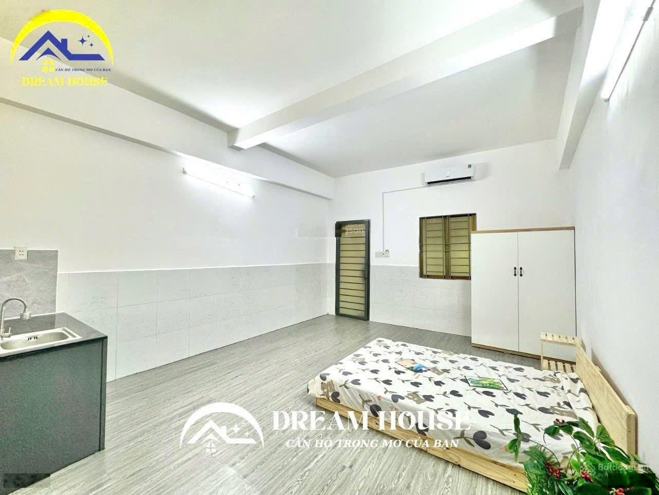 Phòng trọ nội thất cơ bản tại vòng xoay - Công Viên Phú Lâm trống sẵn