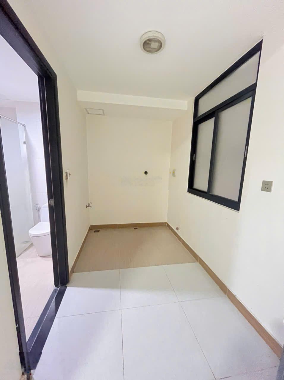 Cho thuê CH Đức Khải Q7 Block A1 cao cấp. 50m2 nhà trống giá 7 tr/tháng.