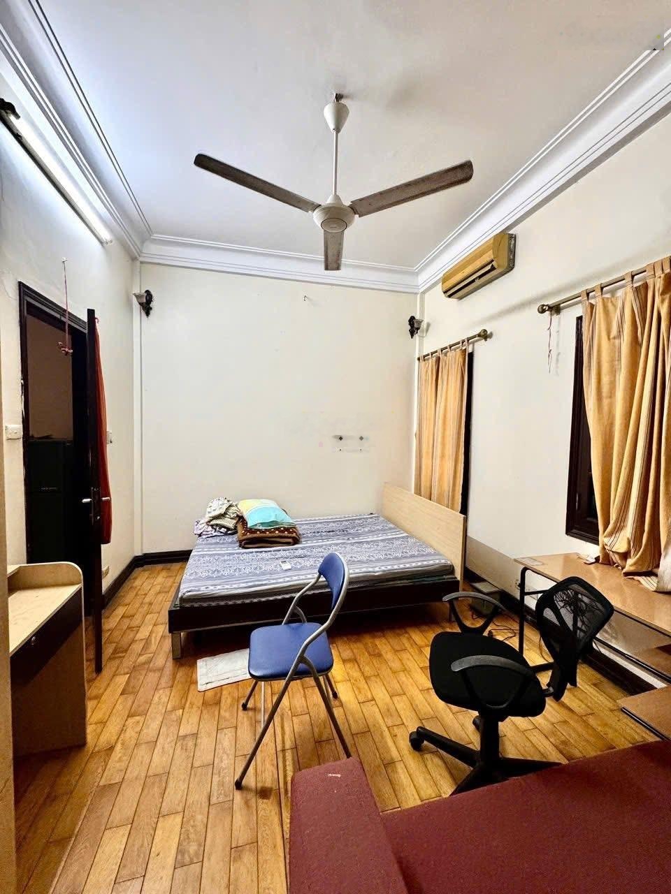 Chính chủ bán nhà số 8 ngõ 465 hoàng hoa thám 41m 4 tầng 4,7mt giá 12,xx tỷ - ngõ 3,5m cách mp 30m