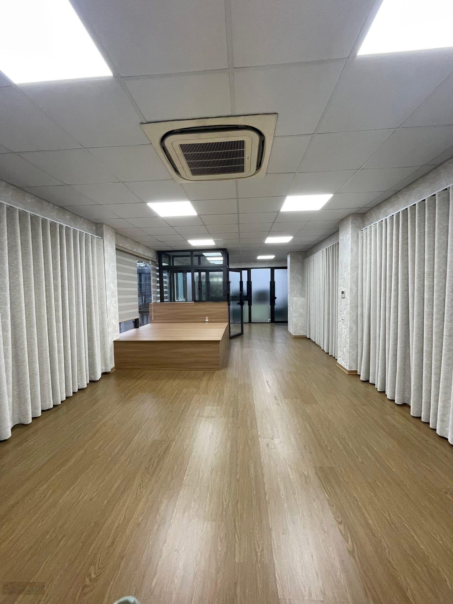 30m ra ô tô, nhà đẹp Vĩnh Phúc đón tết, 45m, 5 tầng, tổng 5pn, tặng full NT, ko QH, gần trường học