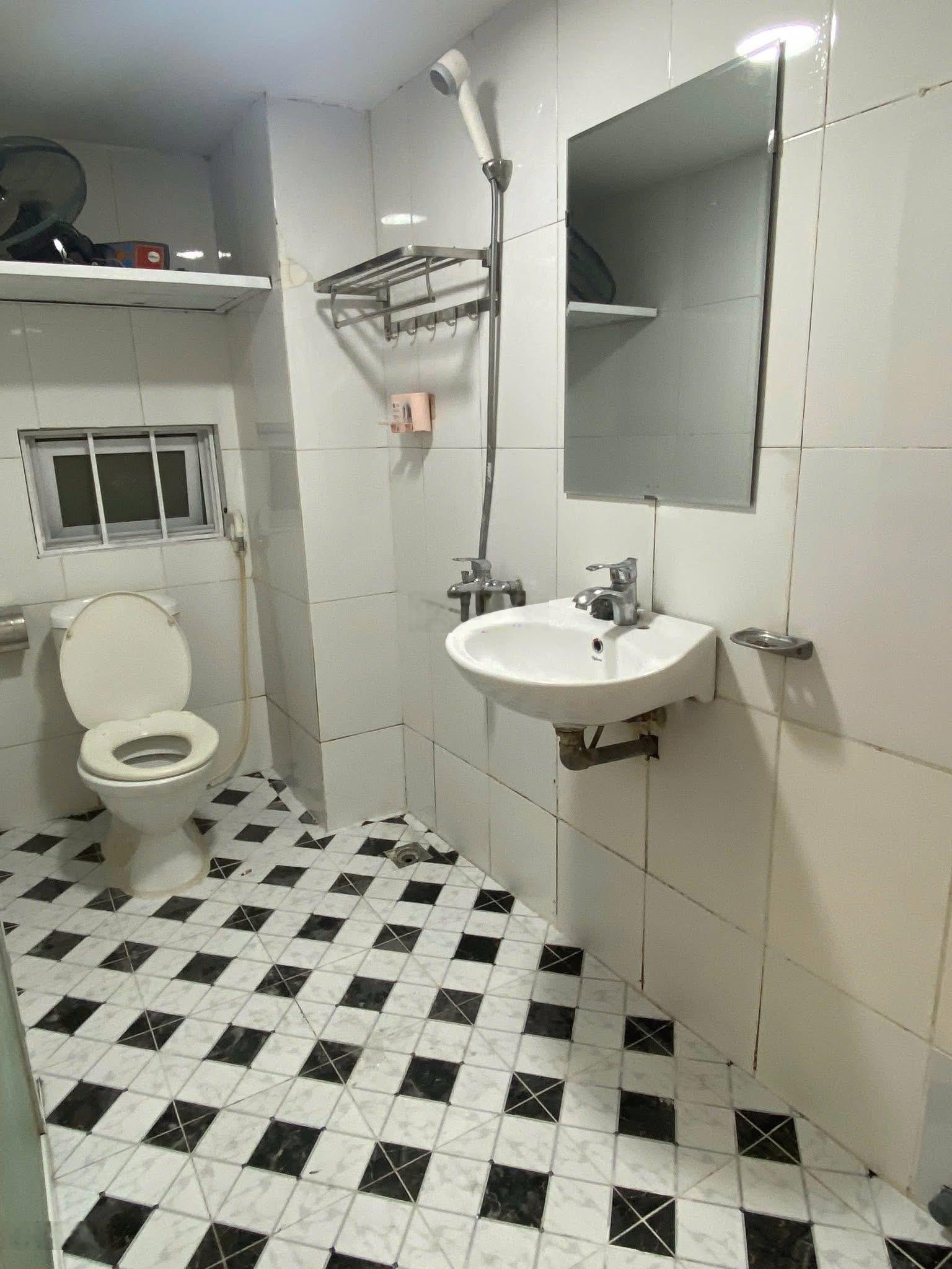 CC bán nhà Đông Mỹ 50m2 x 2 tầng ô tô đỗ gần dân xây chắc chắn, 0988913522