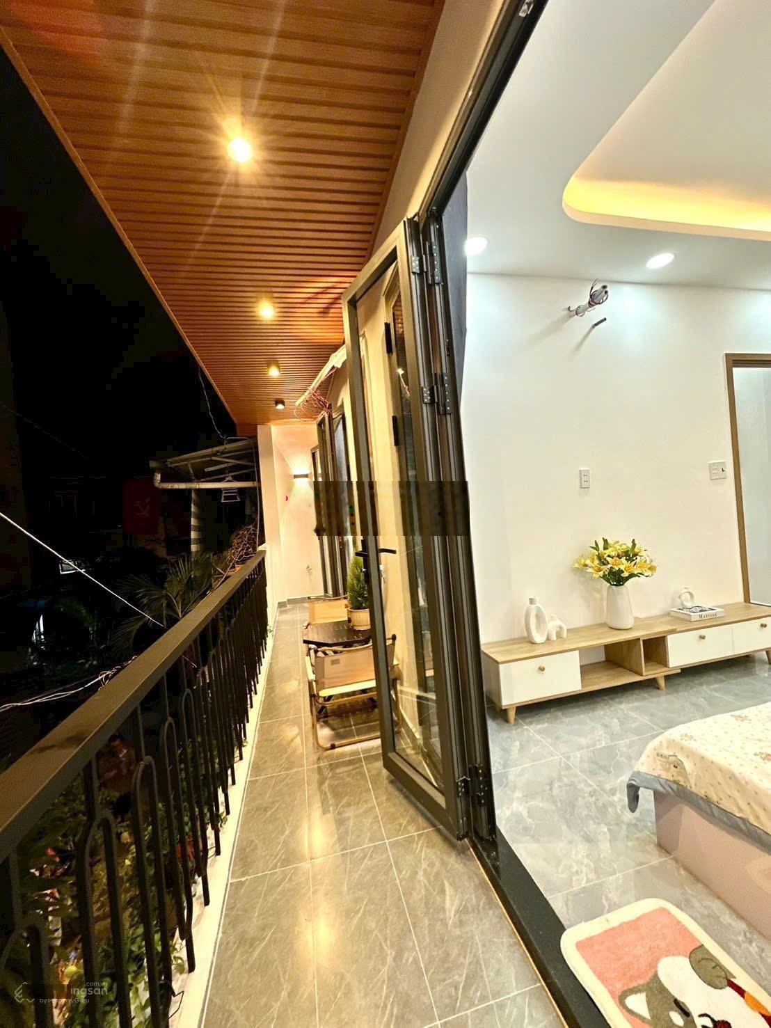 Nhà k lộ giới - có pn trệt - hxh bề ngang cực khủng