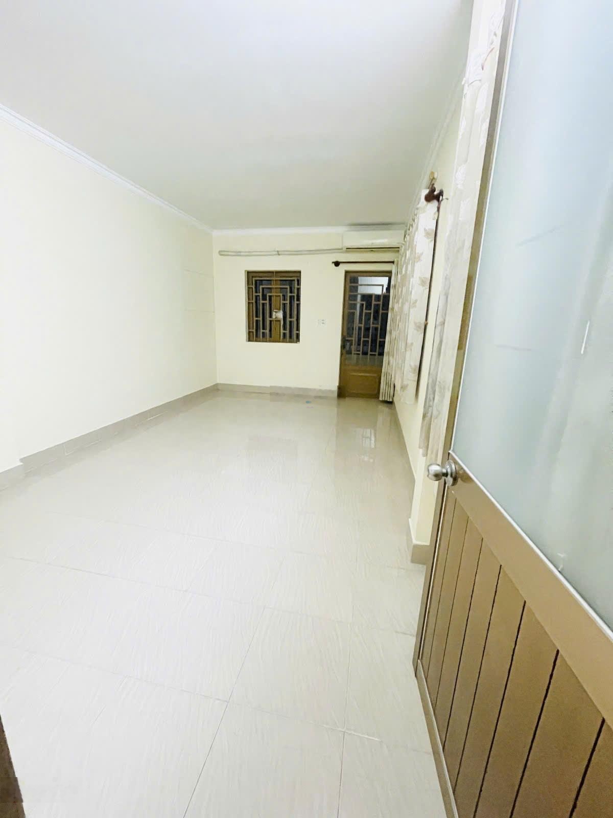 Nơ trang long - hẻm xe tải tránh - nhà đúc btct 3 tầng - chỉ 4.6 tỷ