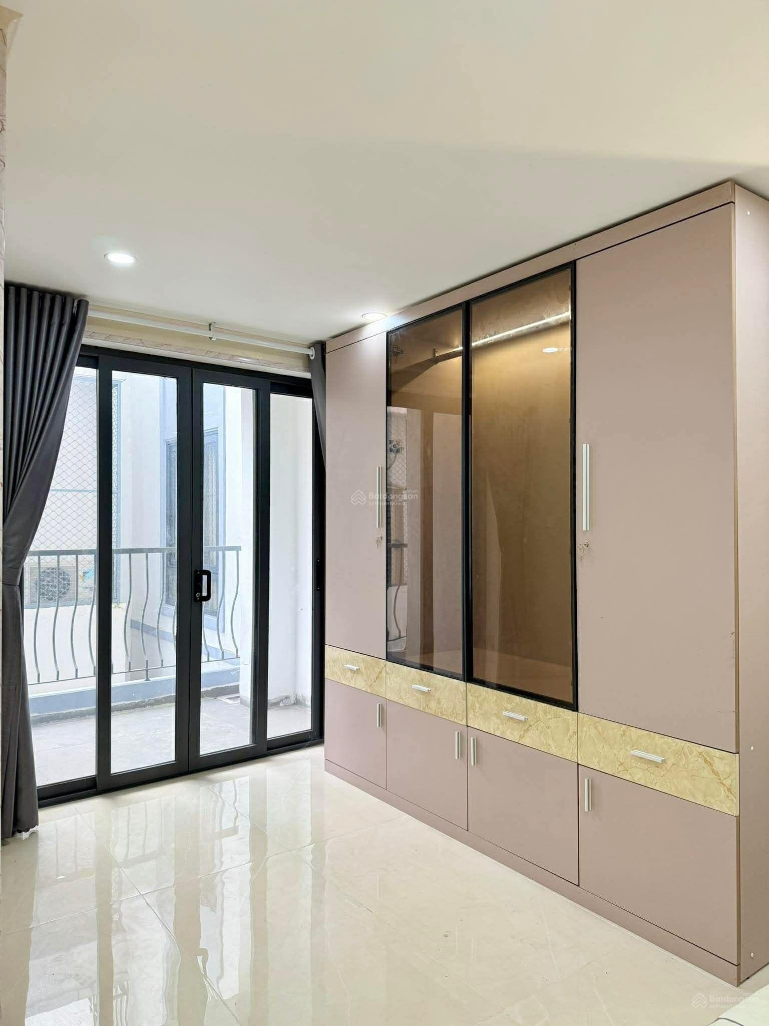 Nhà đẹp bán nhanh,ba đình Hoàng Hoa Thám 35m 5t 7,35 tỷ