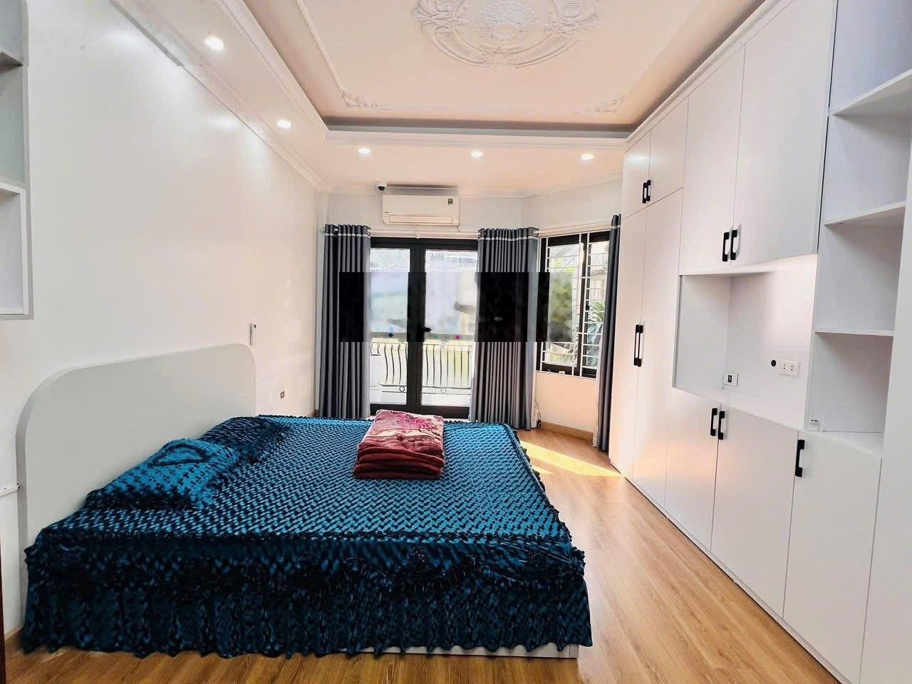 Bán nhà sổ đỏ chính chủ ngõ phố Ngọc Hà DT 40m2 x 5 tầng, MT 4m giá 11,5 tỷ