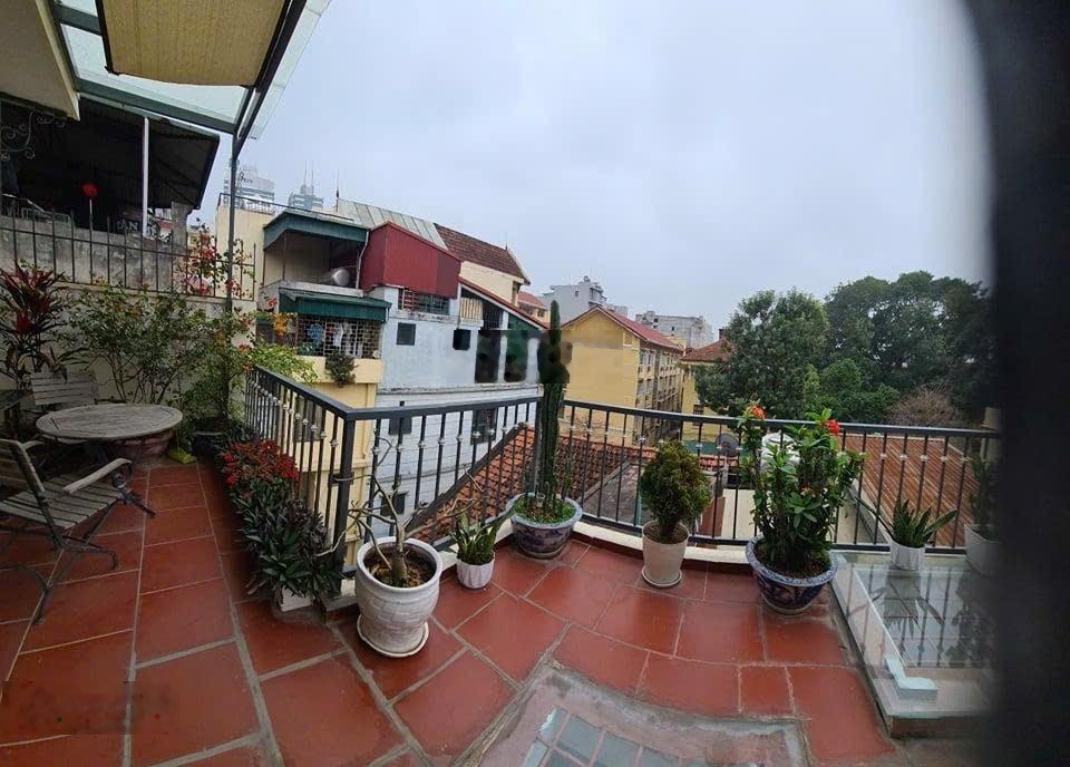 Bán nhà trung tâm quận Ba Đình . Phố cửa bắc . 65m . 19 tỉ 500 , -cách phố 5m,- mặt tiền rộng,