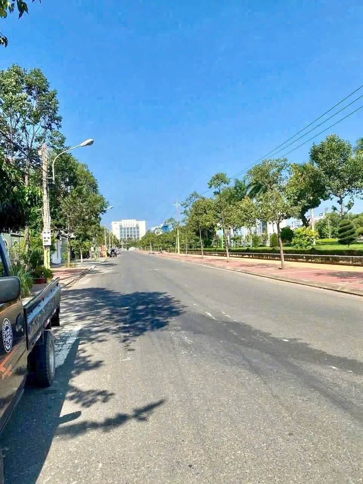 Đất biệt thự góc siêu đẹp, đối diện công viên, sổ đỏ sẵn sàng