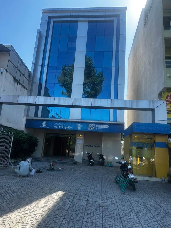 Nhà mặt tiền Hùng Vương 12m x 40m, 480m² đất, 1 trệt 3 lầu, giá 100 triệu/tháng