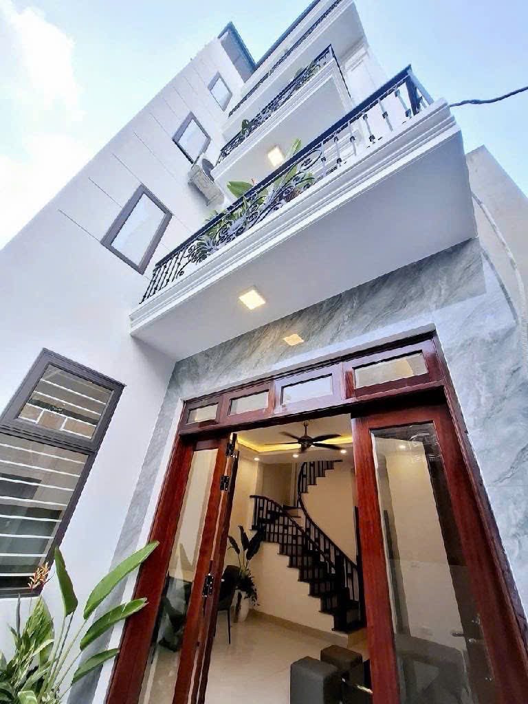 Nhà 5 tầng thang máy Thạch Bàn, ô tô đỗ cửa, gần Aeon mall