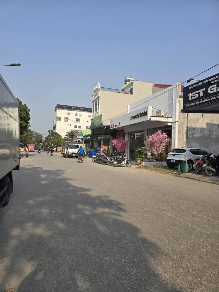 Bán đất ngay trung tâm thương mại Dân Tiến - vị trí vàng, dòng tiền ổn định