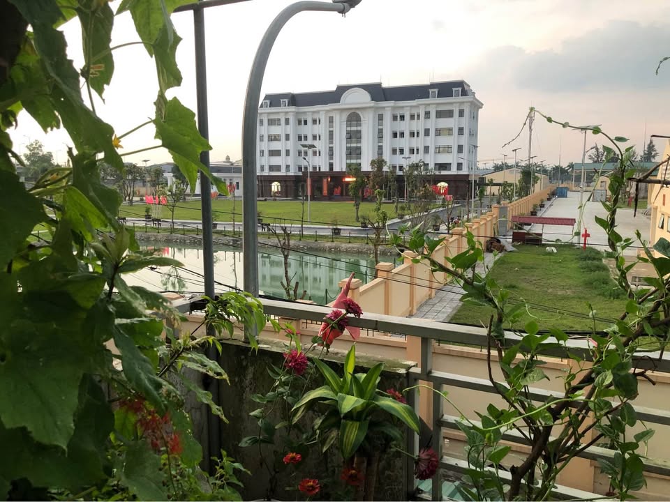 Bán nhà mặt đường Bùi Hiển, chỉ cách sân bay Vinh 400m, view khu bộ đội